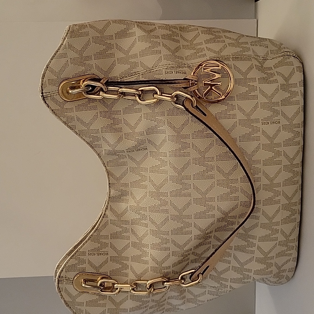 Michael Kors Cream Tote with Gold Chainlink Shoulder Strap & Matching Co…
